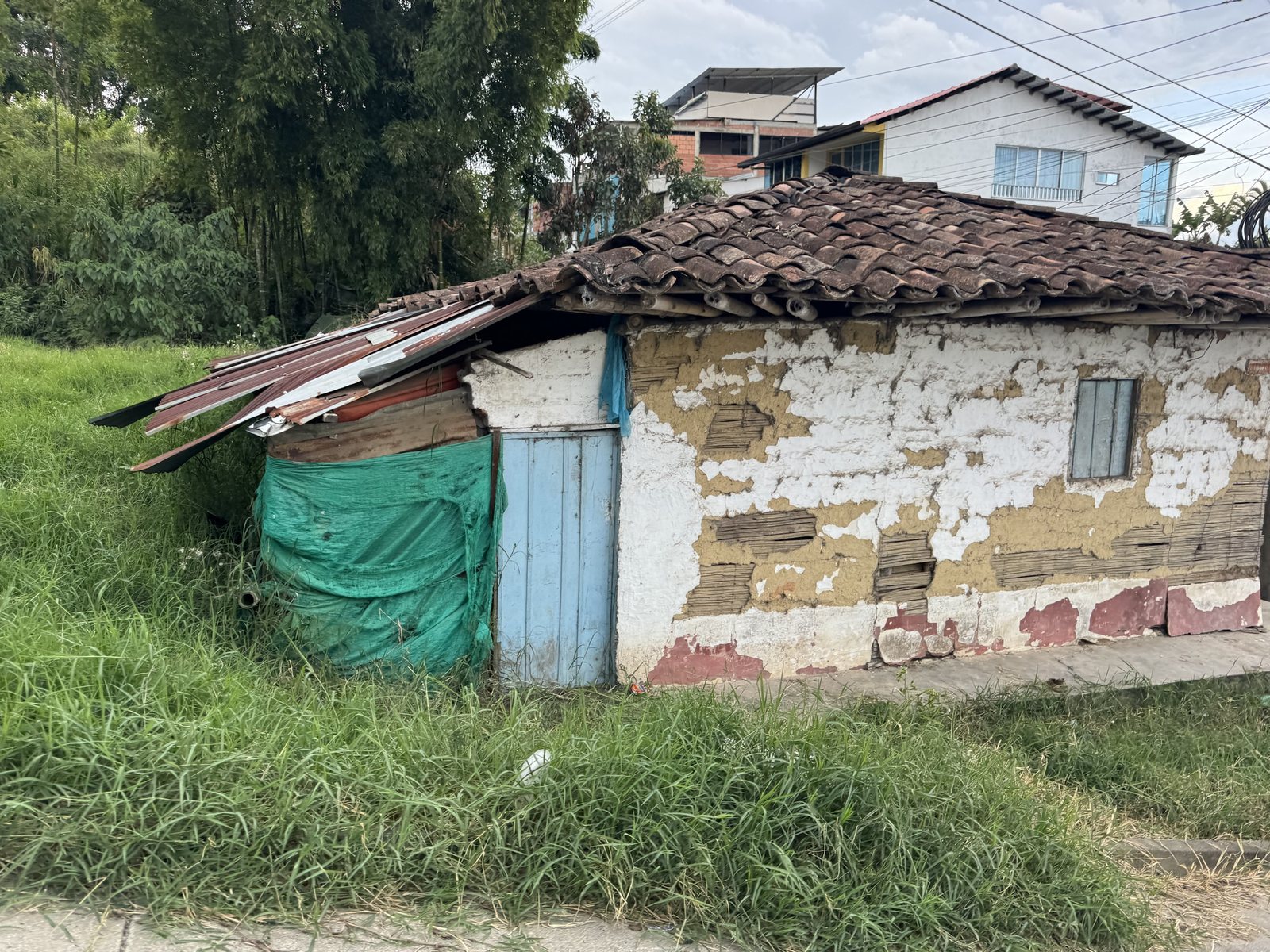 An earthquake-damaged house in Colombia’s coffee region